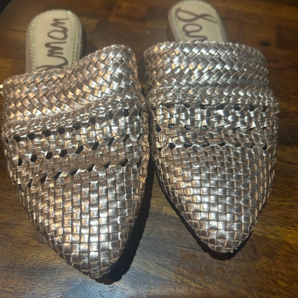 Sam Edelman woven mules in copper. - Picture 2 of 2